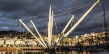 What is the major italian port city?