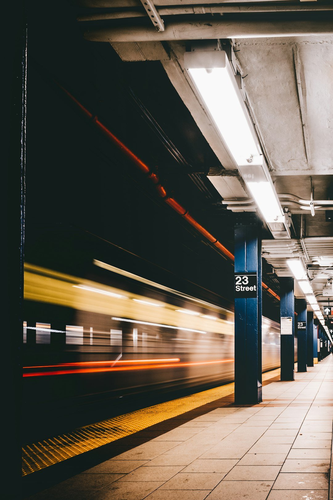 Is better to travel byTrain from Venice to Milan?