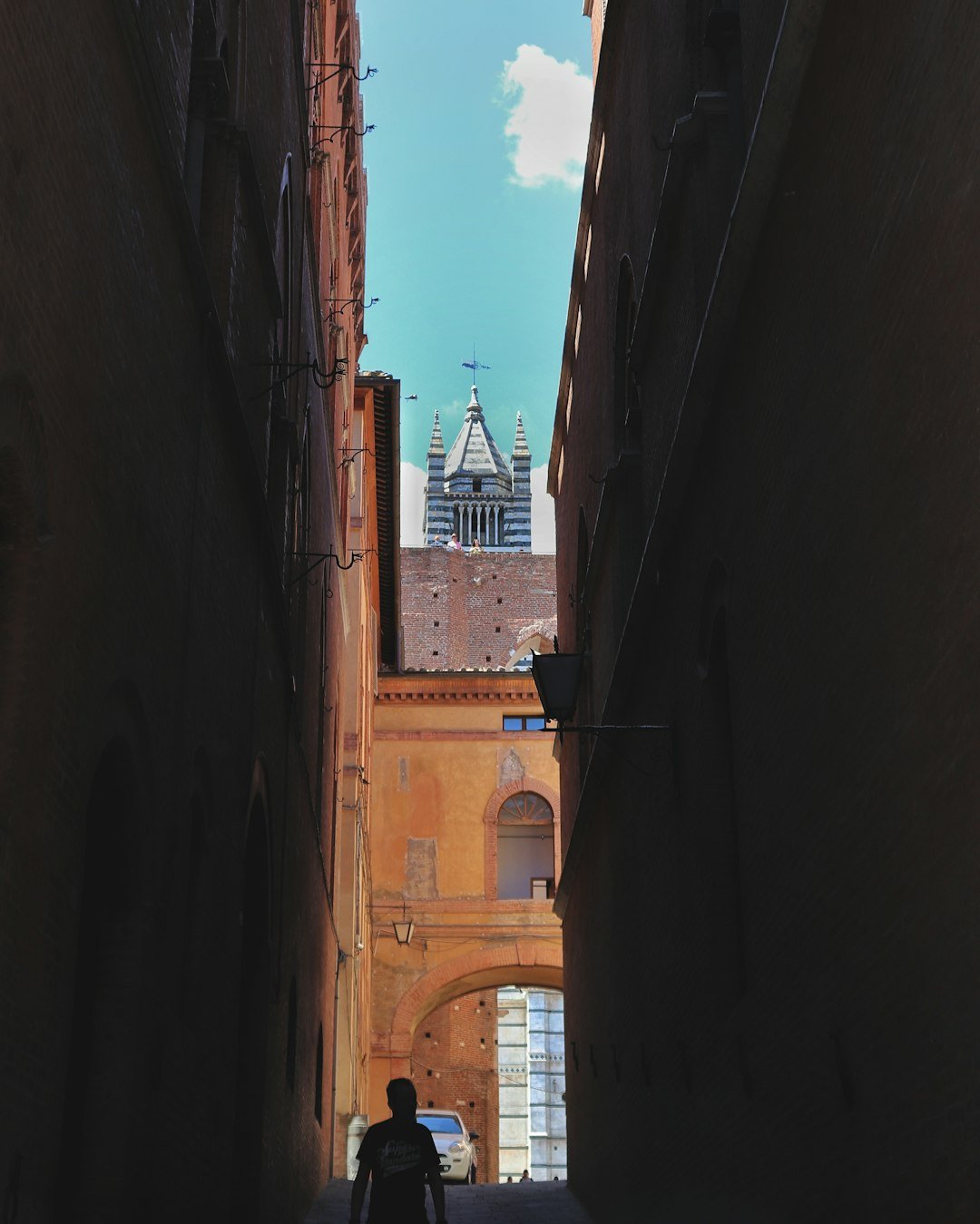 Where can tourists attend traditional Tuscan fairs and events?