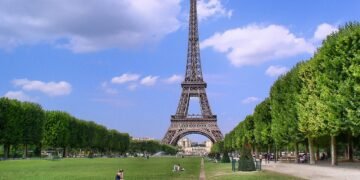 Eiffel Tower Levels Explained: Which Ticket to Choose and How to Book Online